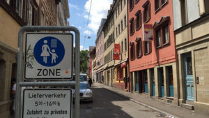 Die Leonhardstraße bei Tag