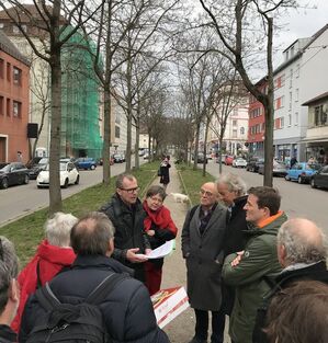 SPD-Gemeinderatsfraktion im Gespräch mit Technikbürgermeister Dirk Thürnau vor Ort im Stuttgarter Osten